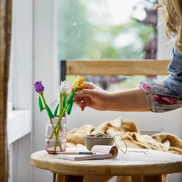 LEGO Tulips Flower Bouquet Set - Picture 3 of 5